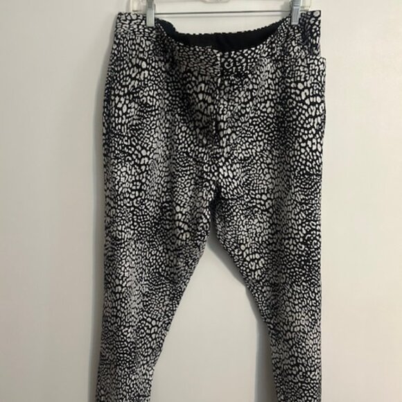 Worthington Black/White Animal print ankle pants, size 18 - Picture 1 of 4